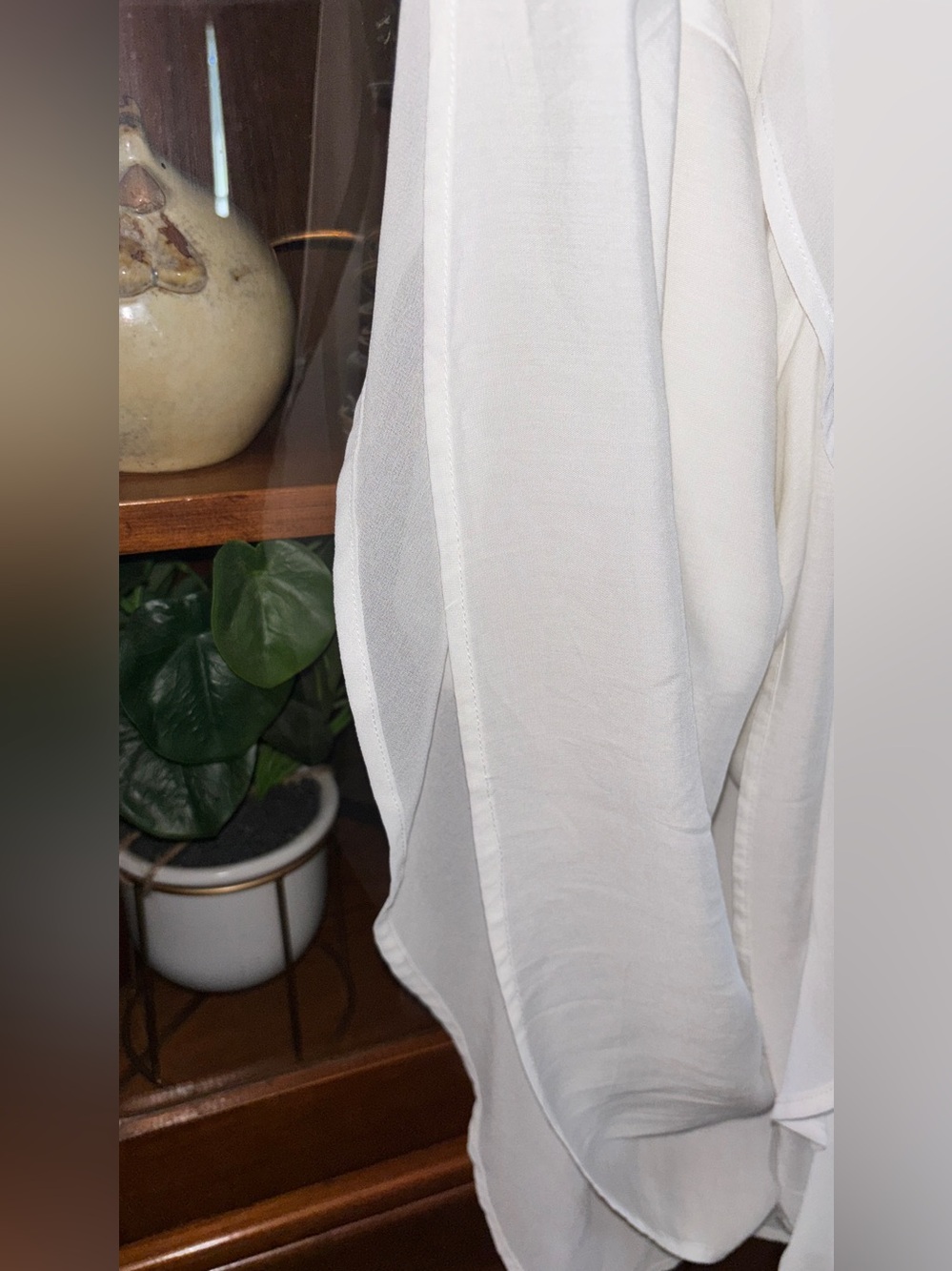 Gilli White Flutter Sleeve Midi Dress - Picture 8 of 9